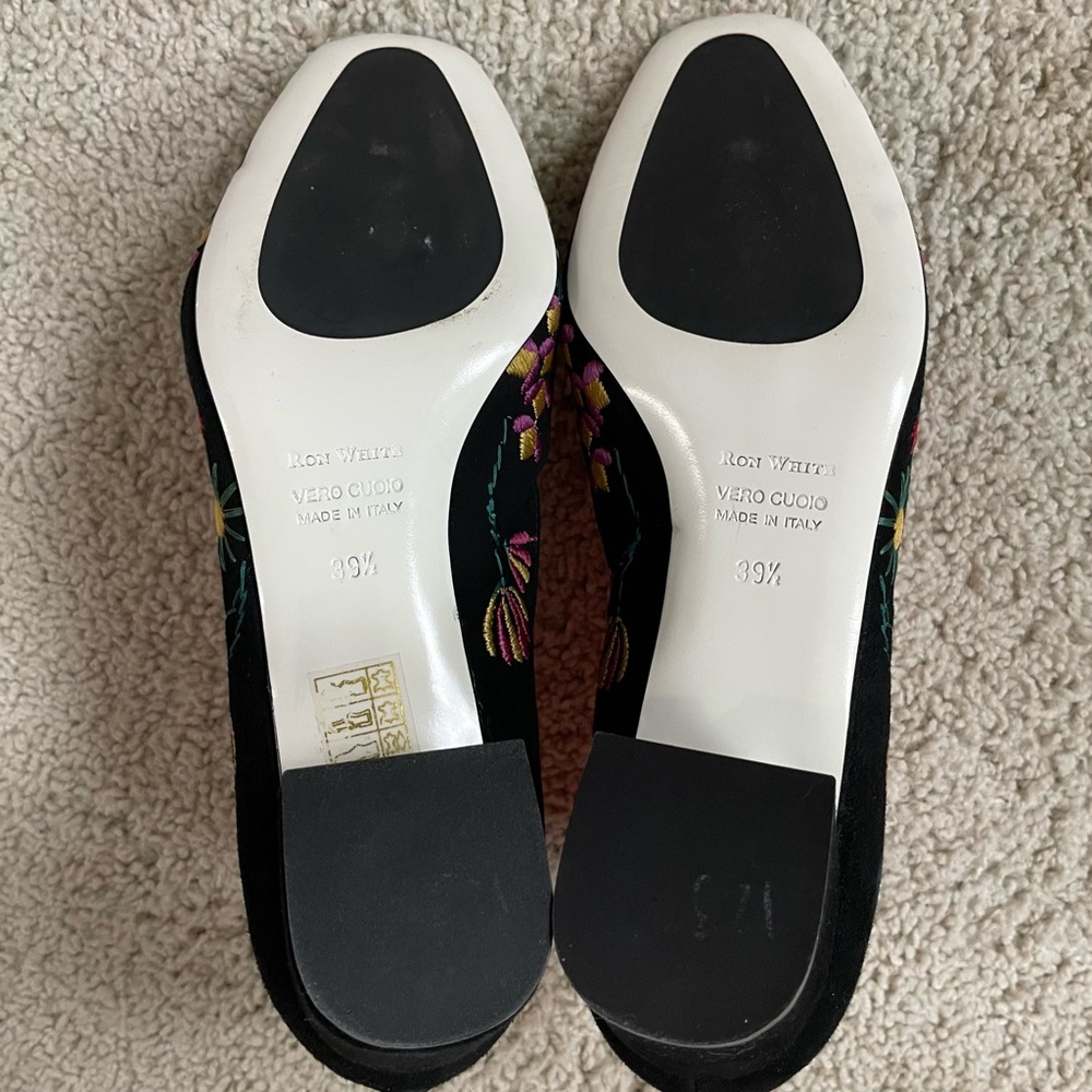NEW! Women's RON WHITE Black Suede DOREEN Flower Embroidered BLOCK Heel PUMPS - Picture 8 of 8